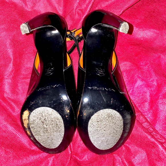 Via Spiga black patent leather 3 inch heels. - Picture 5 of 6